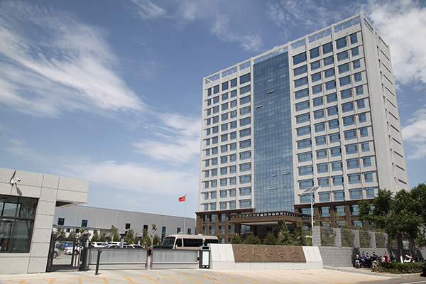 河南省委常委、洛陽市委書記李亞同志專程來到金濤集團(tuán)洛陽金濤華印新材料有限公司考察調(diào)研